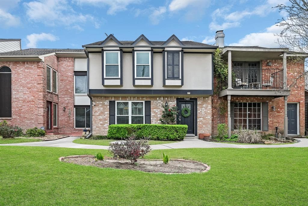 7989 Kendalia Dr