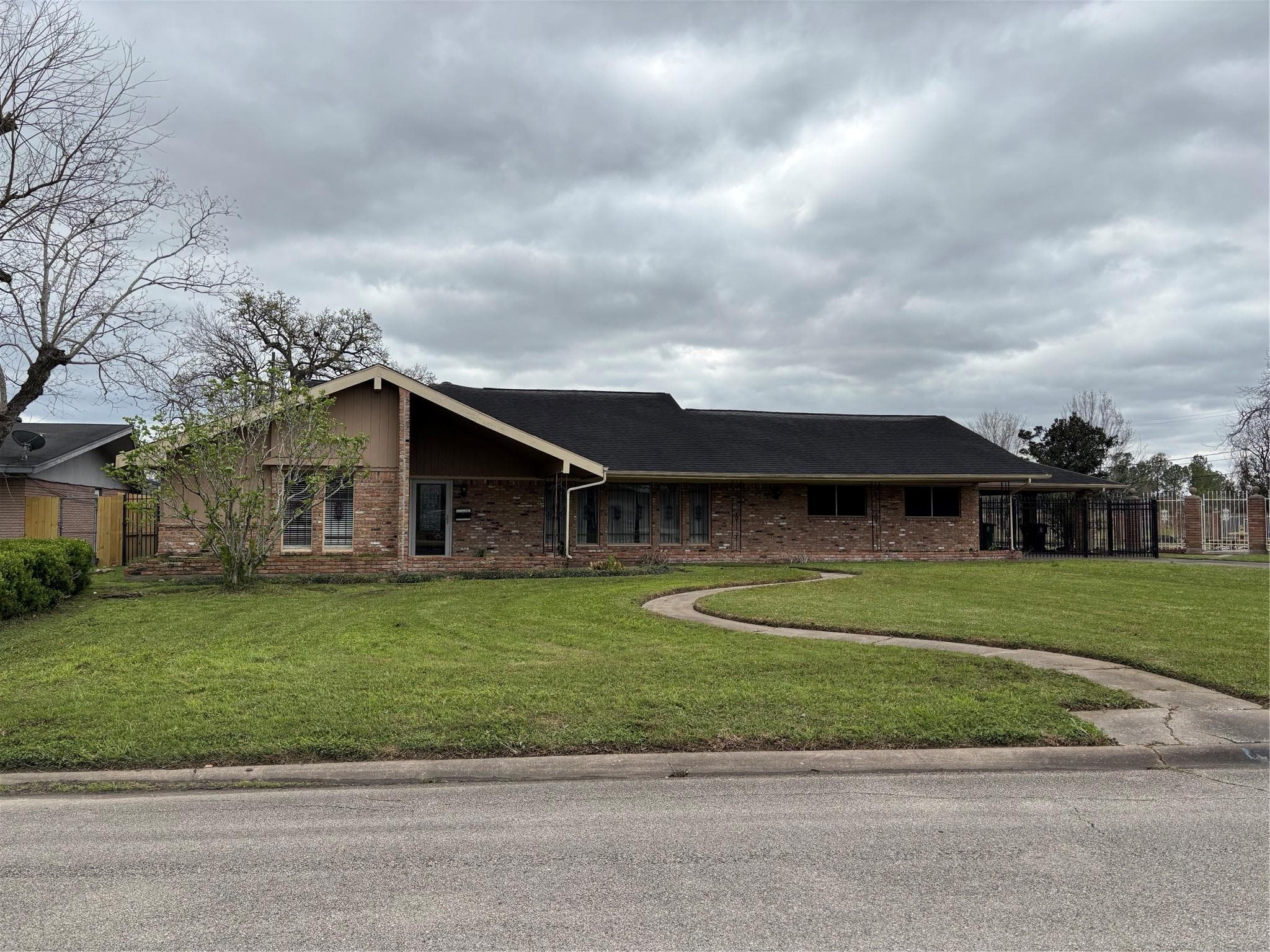 6608 Southbrook Dr
