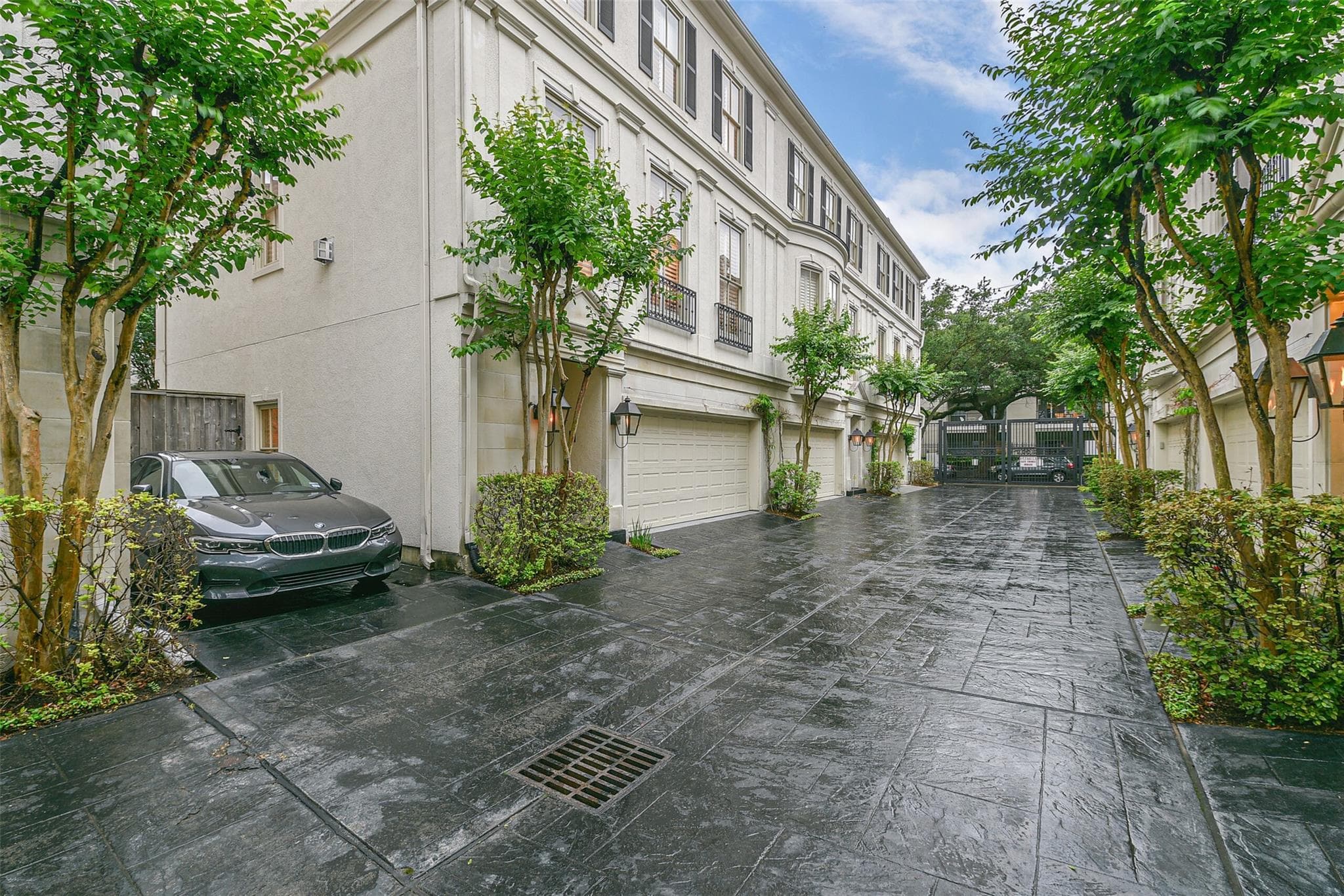 156 Oak Place Dr
