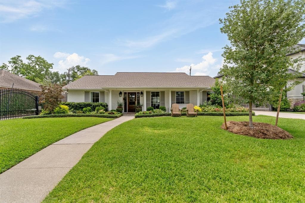 6147 Chevy Chase Dr