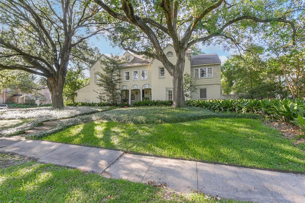 2358 Blue Bonnet Blvd