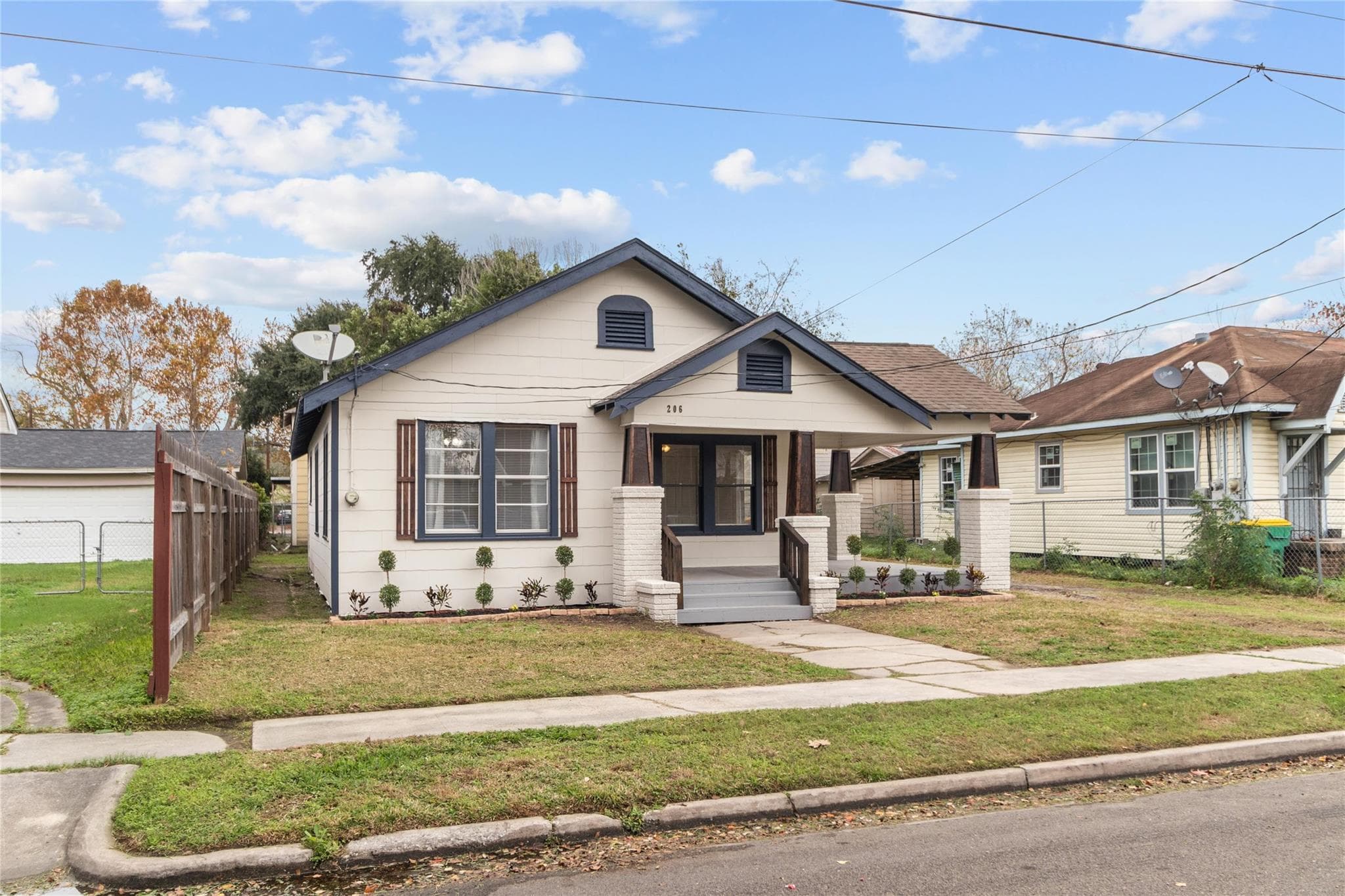 206 W Jack St