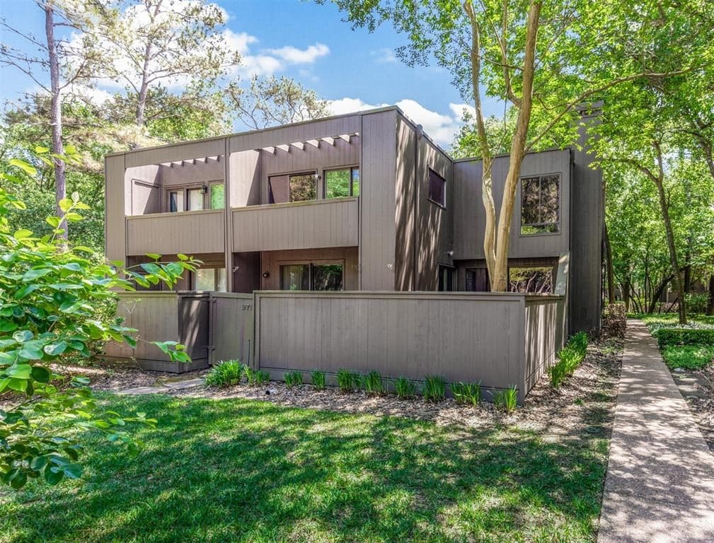 271 Litchfield Ln