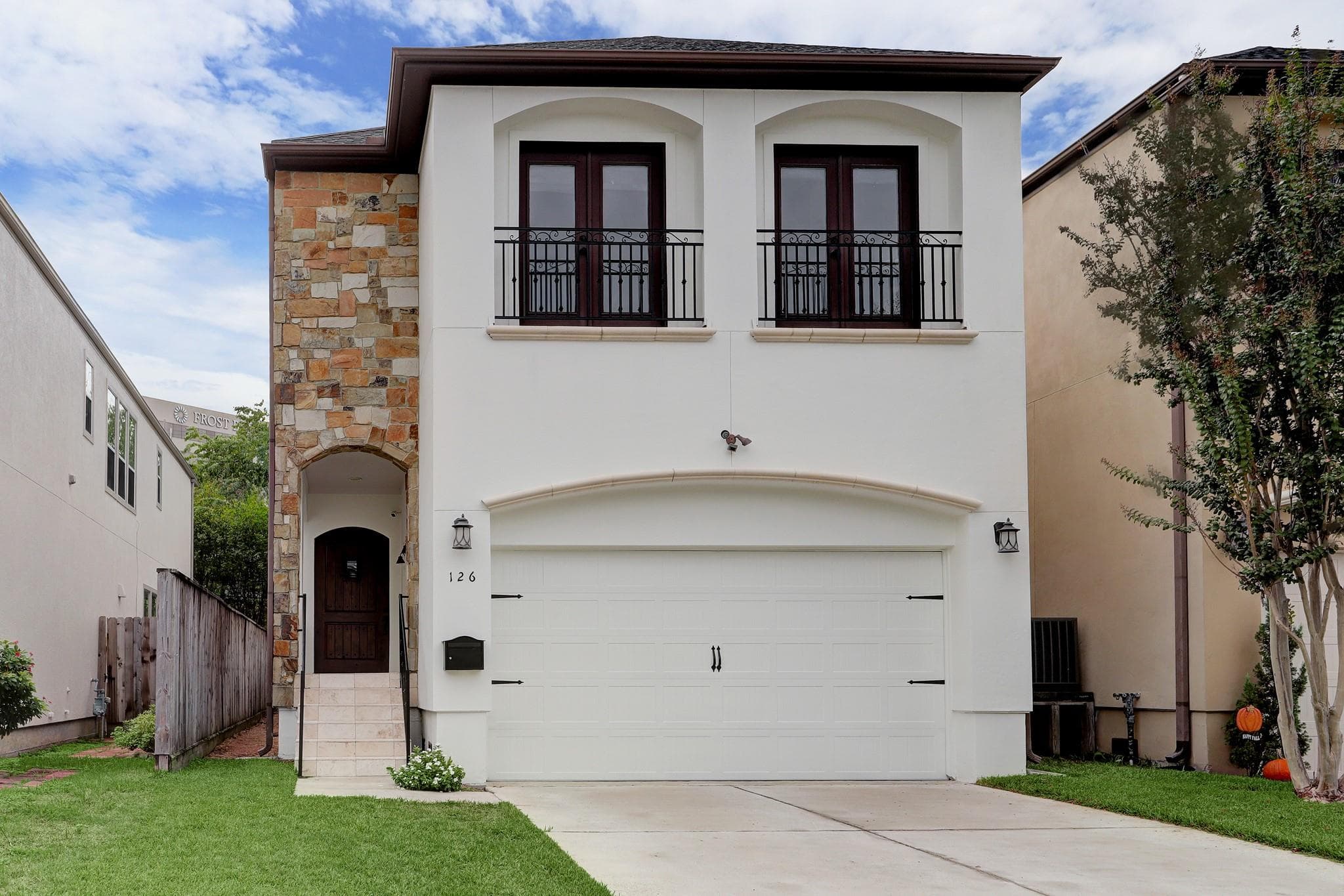 126 White Dr