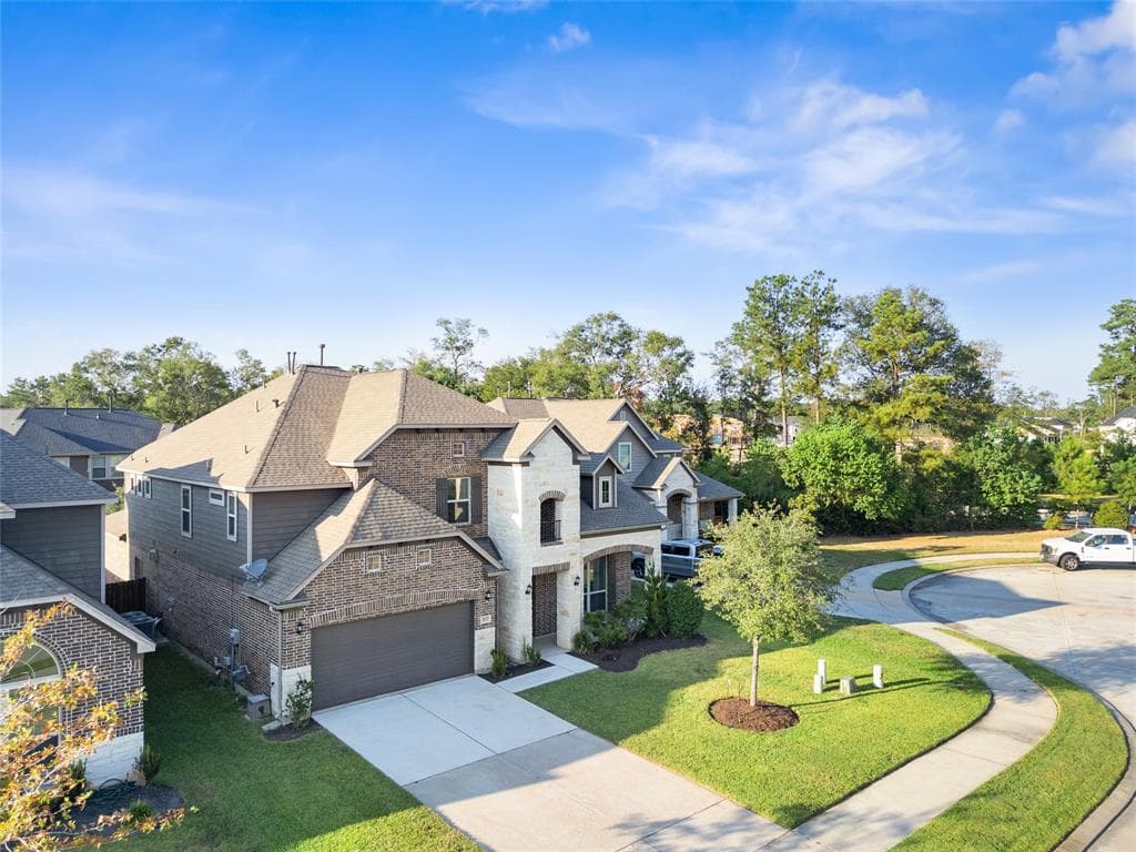 3437 Hickory Leaf Ct