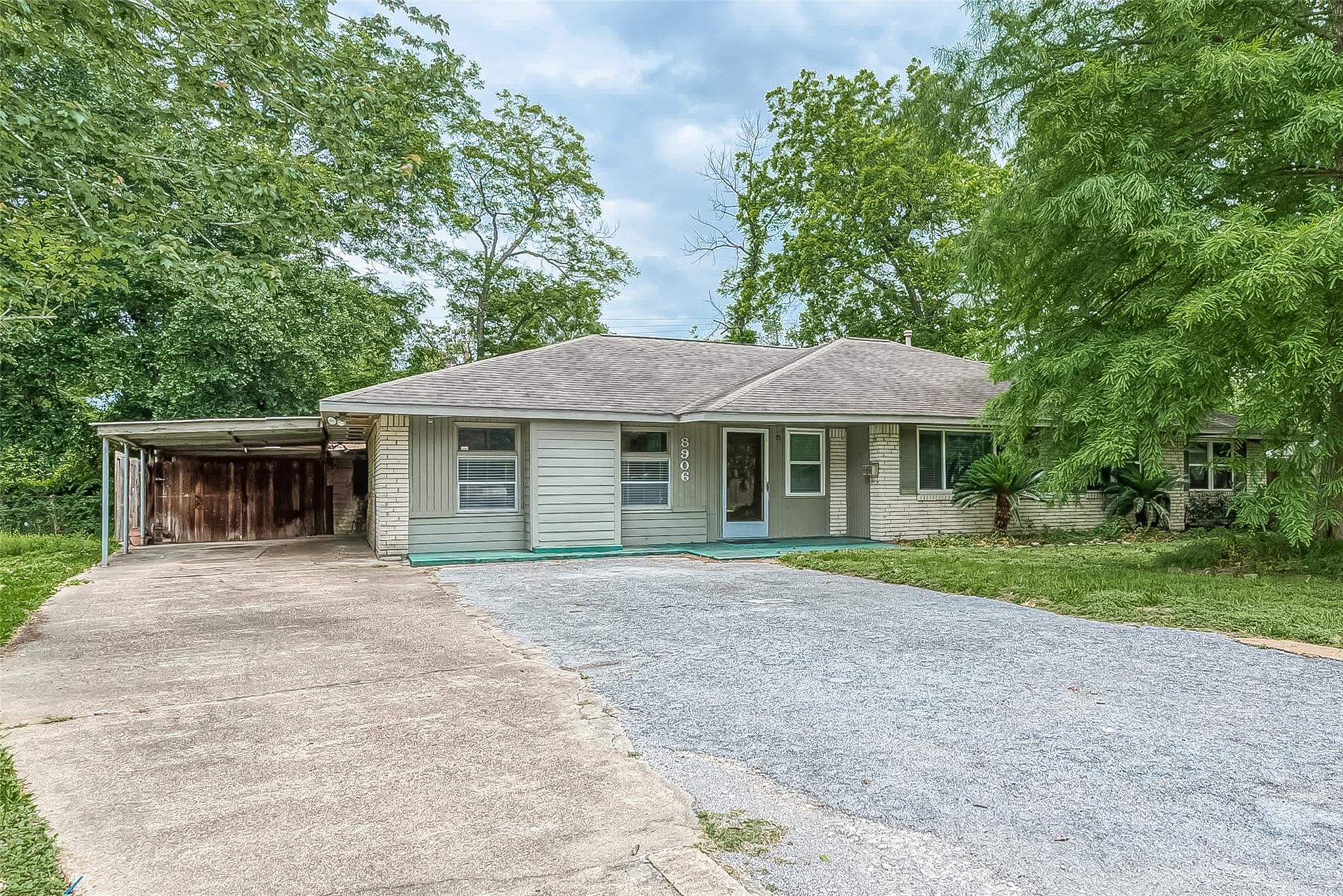 8906 Theysen Dr