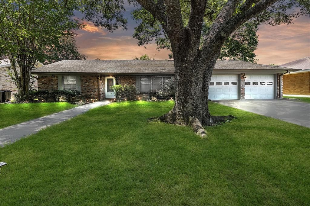 2207 Mockingbird Ln