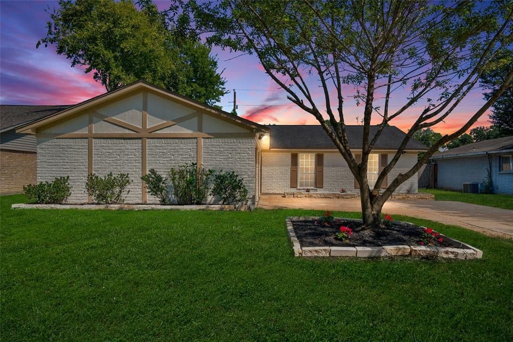 15922 Quill Dr
