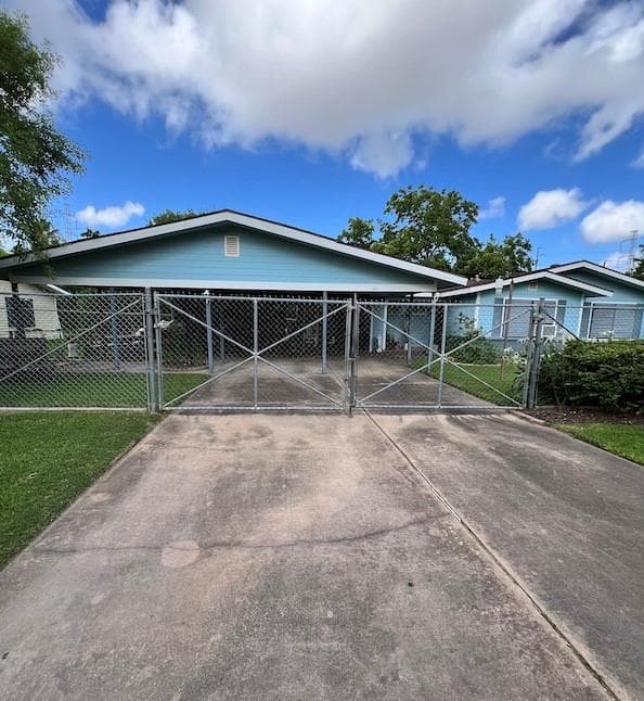 121 Lee Dr