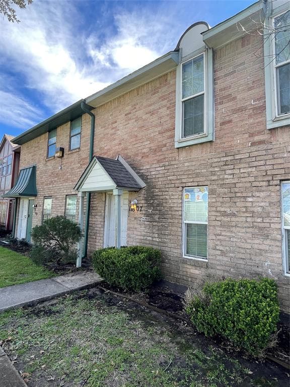 11807 Algonquin Dr
