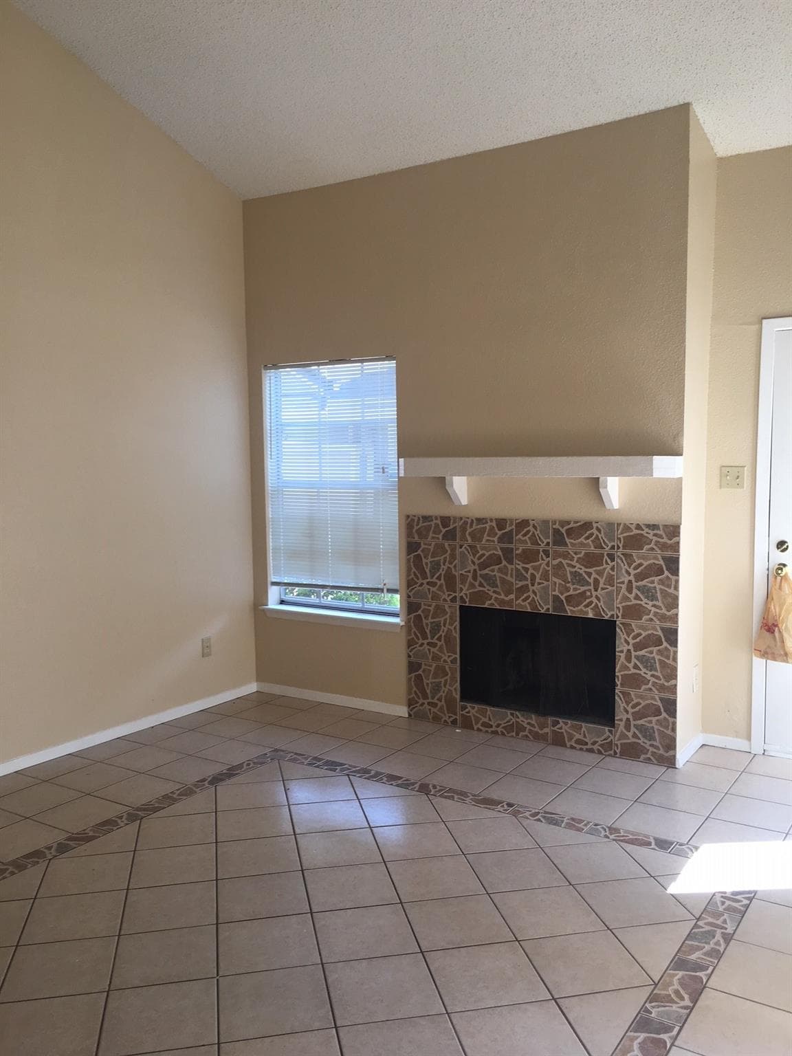 12206 Coppertree Ln