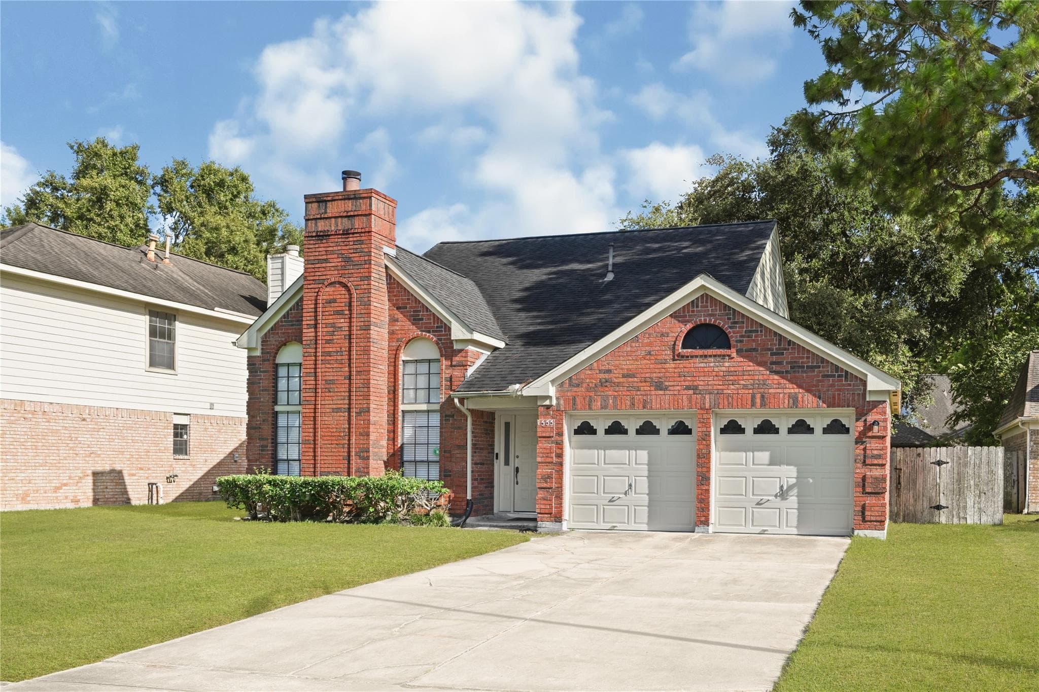 1555 Hillside Elm St