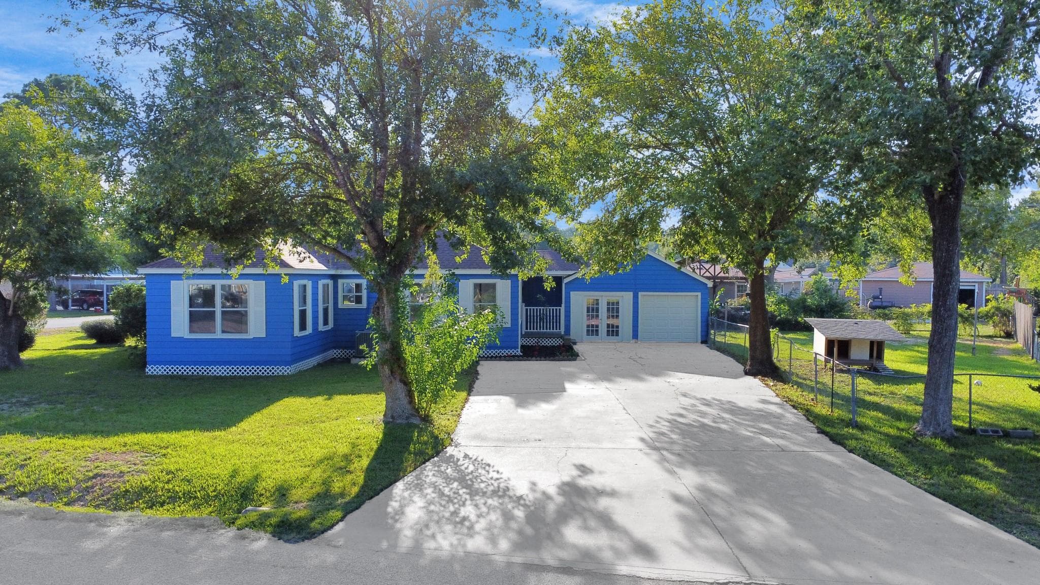 2302 Meadow Ln