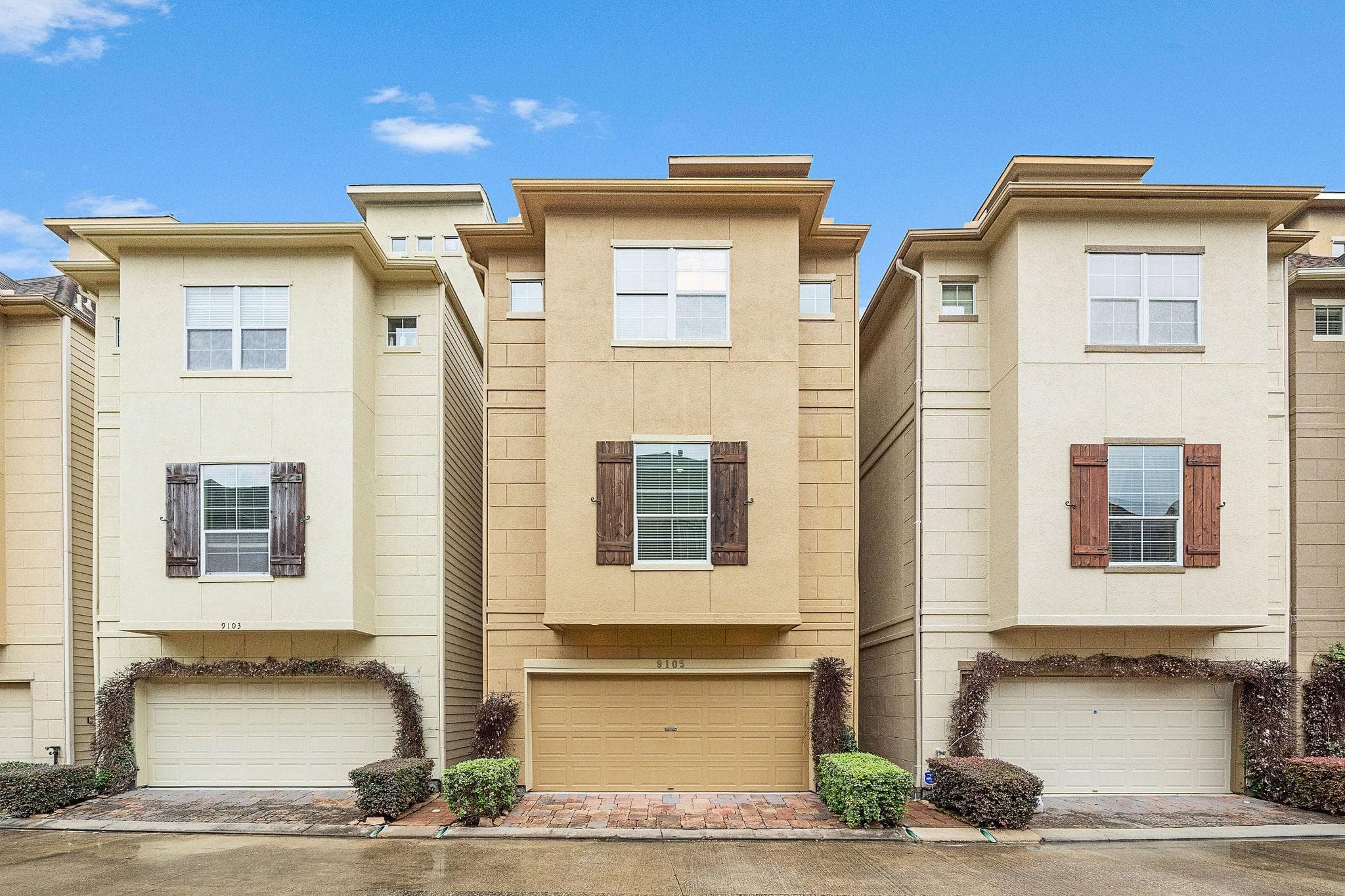 9105 Harbor Hills Dr