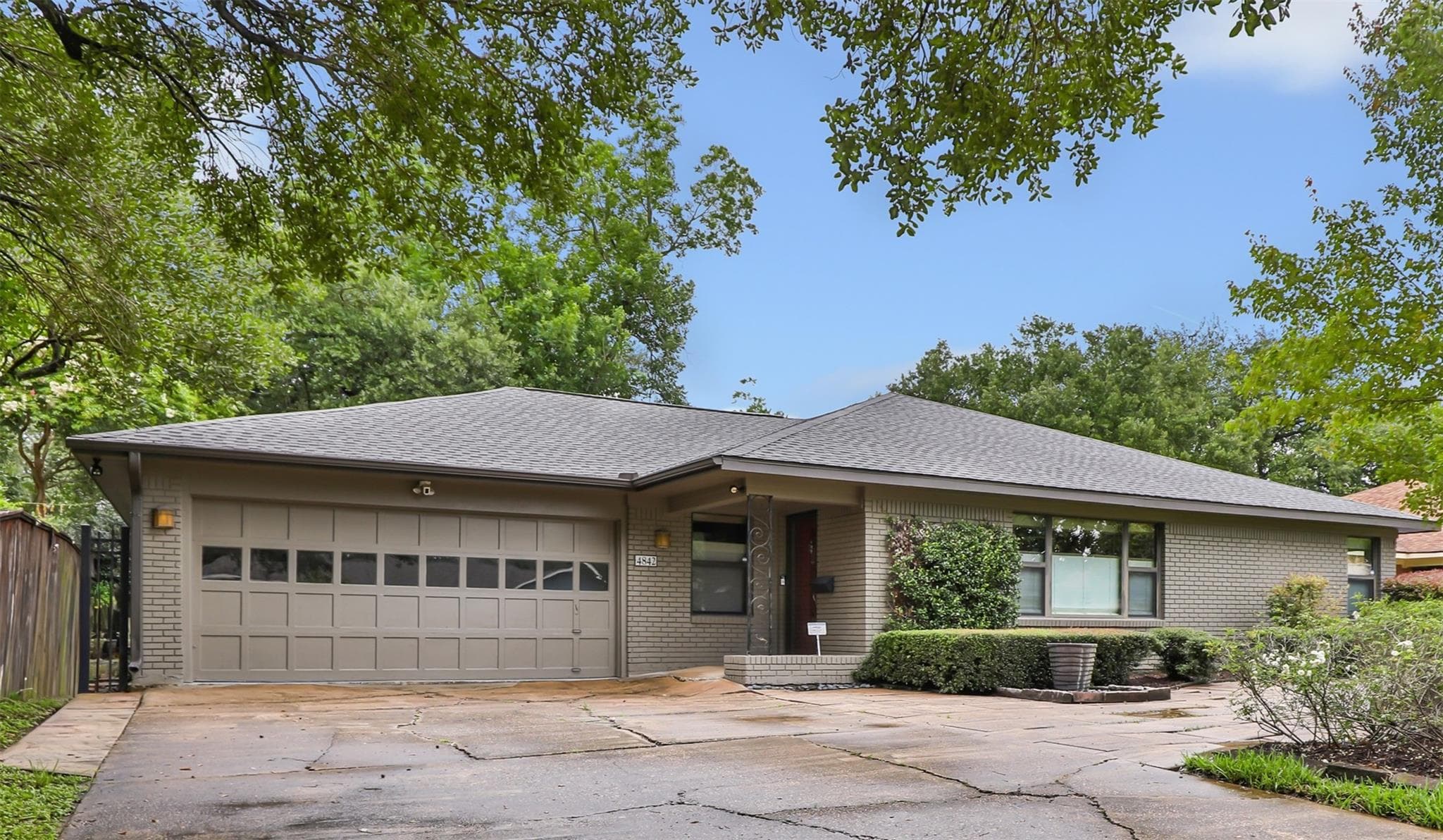 4842 Briarbend Dr