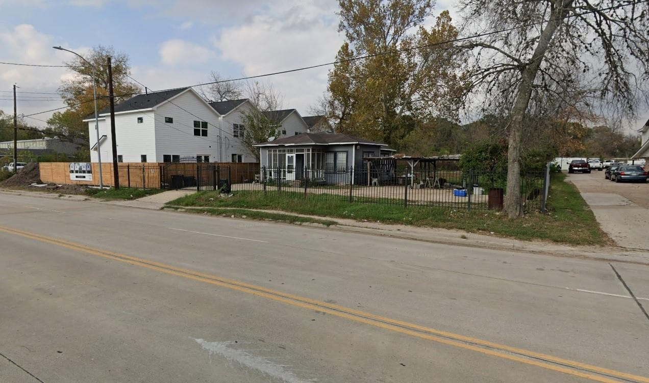 2122 W Little York Rd