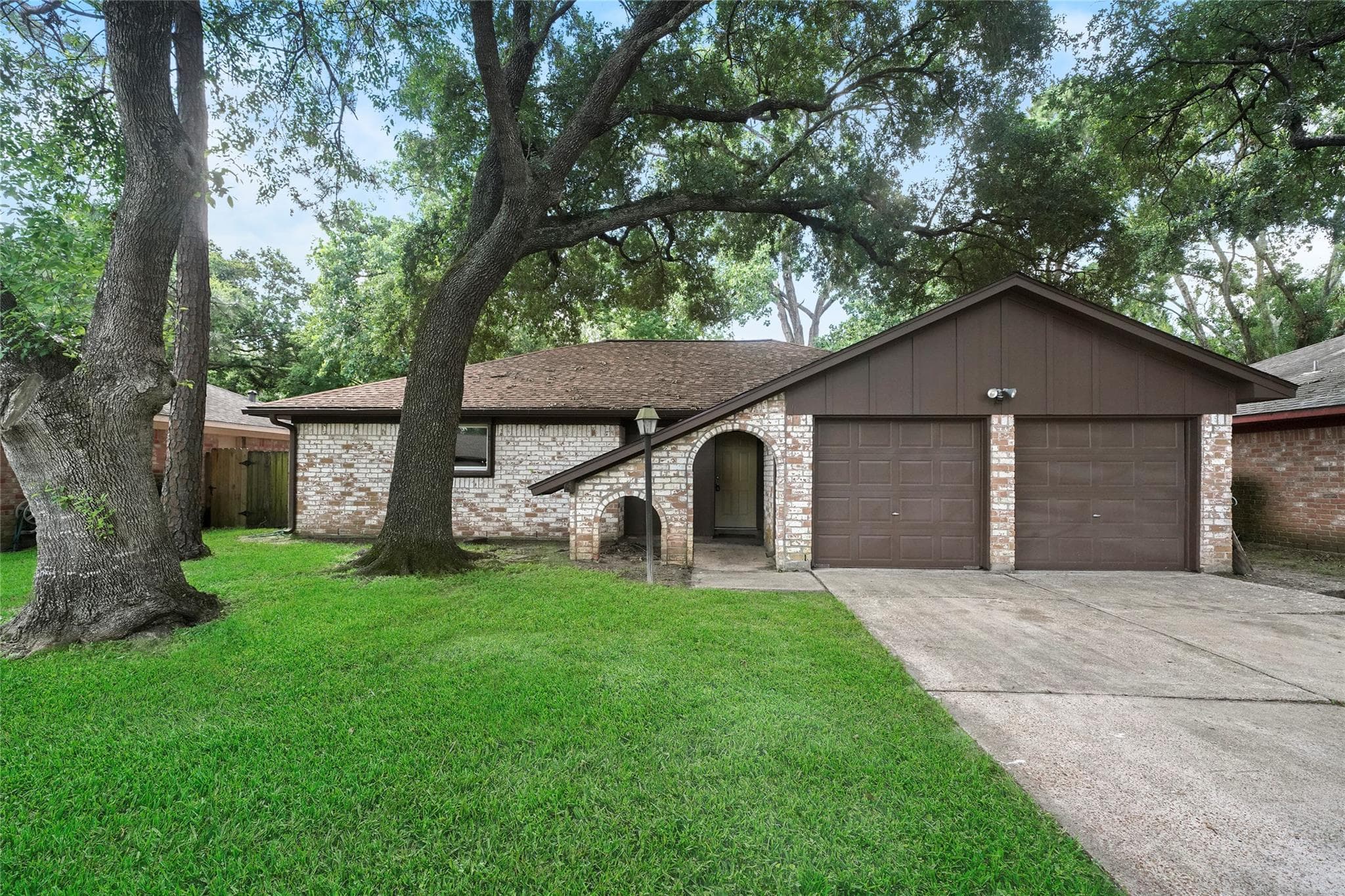 13551 Fernhill Dr