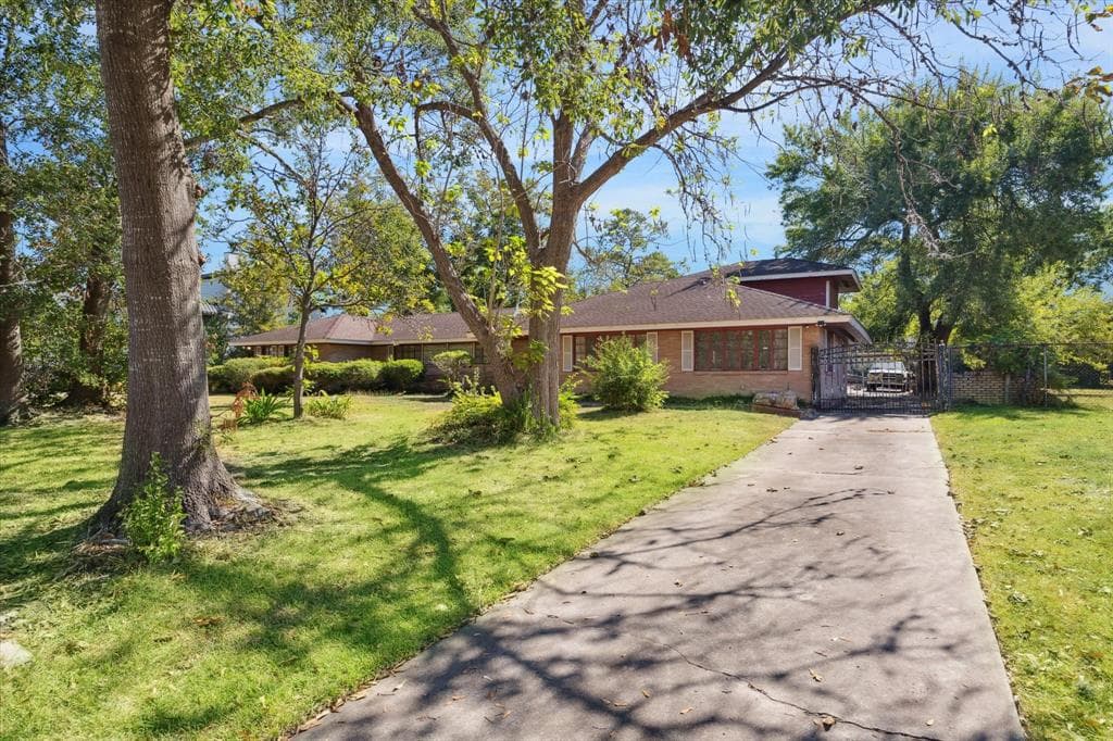 4010 Roseneath Dr