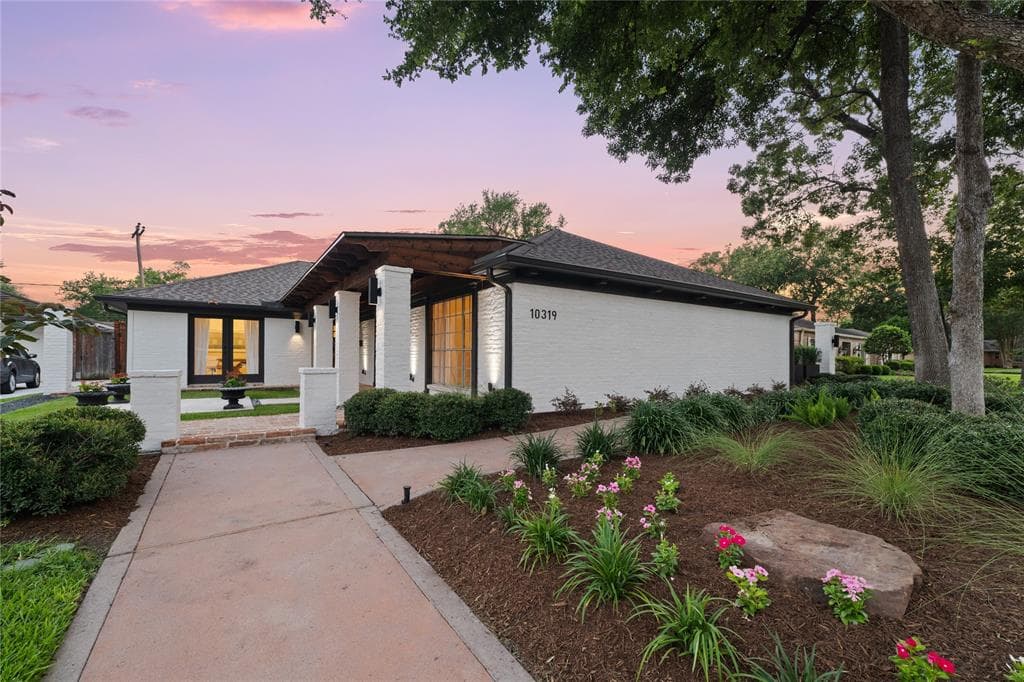 10319 Shady River Dr