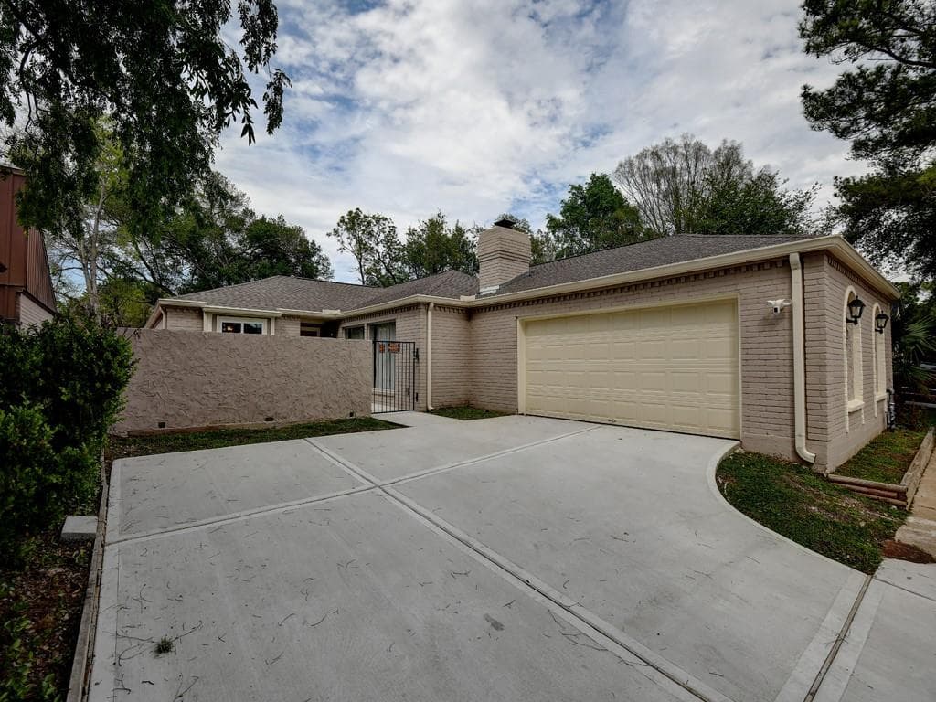 7810 Rollingbrook Dr