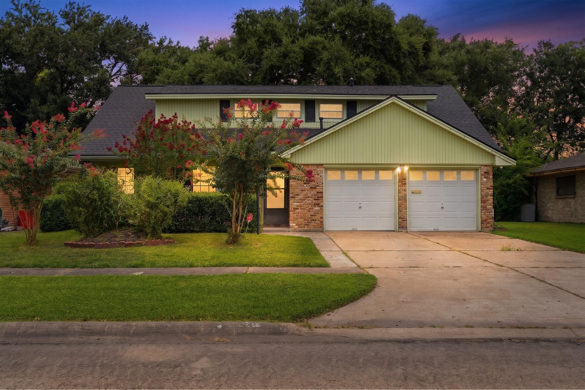 2216 Peach Ln
