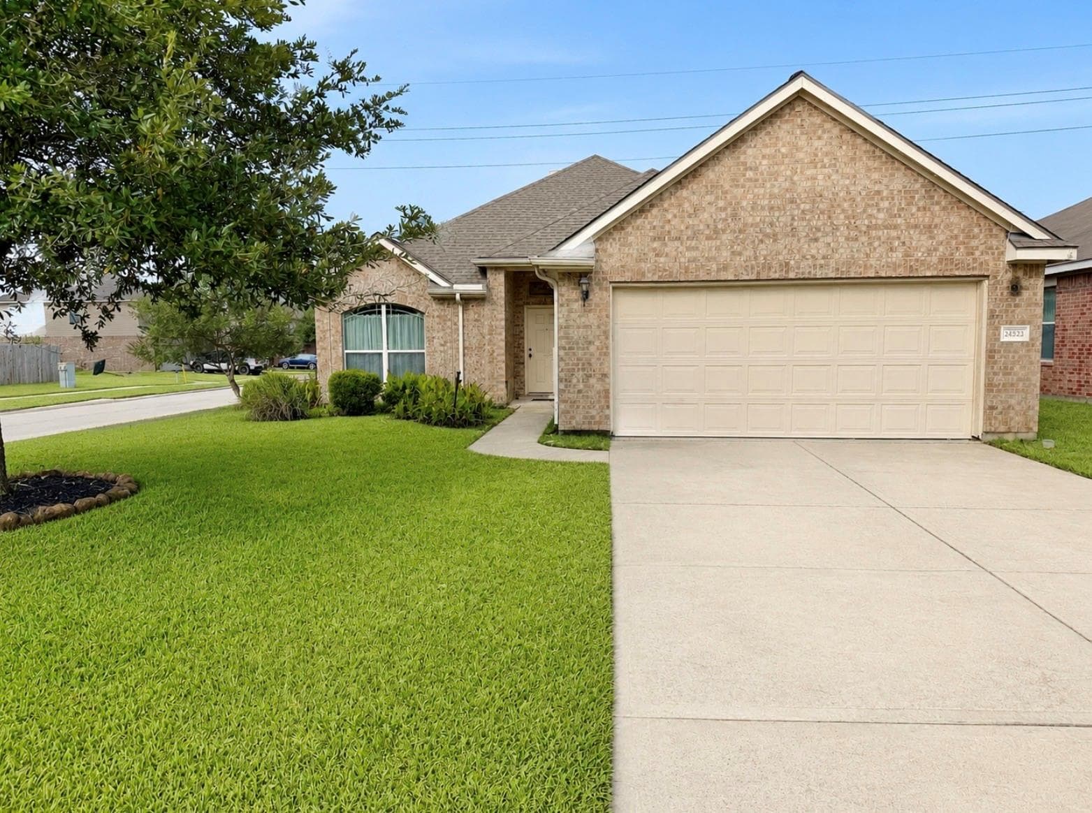 24823 Sandusky Dr