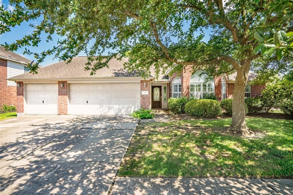 231 Boxwood Dr