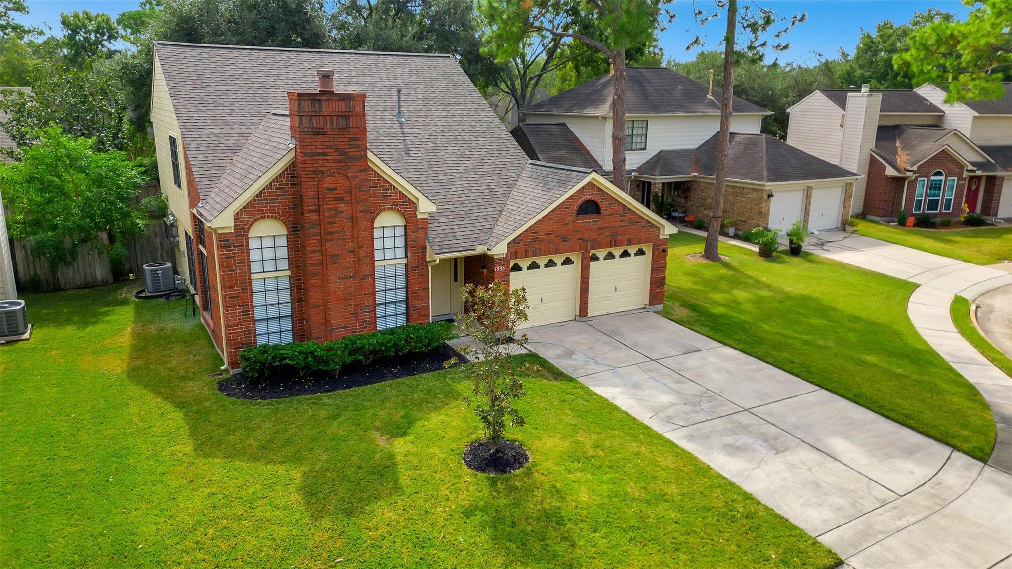 1555 Hillside Elm St