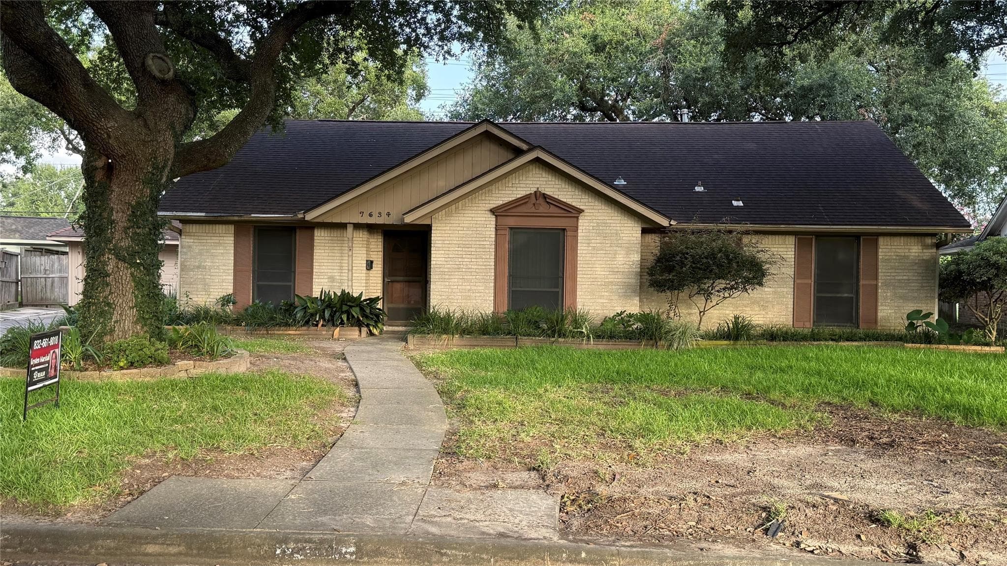 7634 Glen Vista St