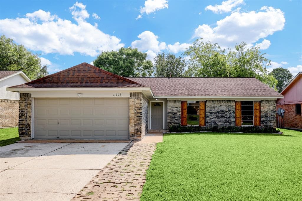 11707 Loyola Dr