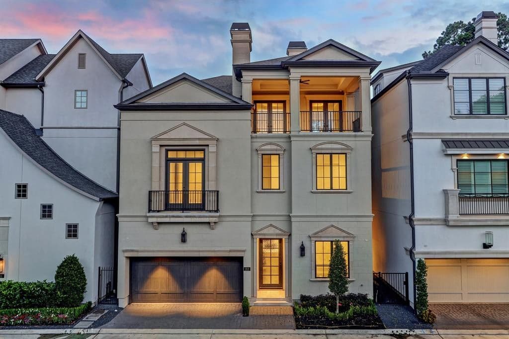 213 Memorial Parkview Dr