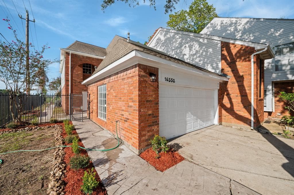 16552 Village Dr