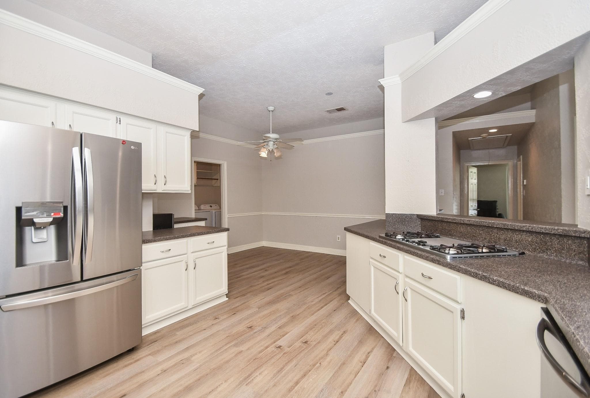 2219 Linea Del Pino St