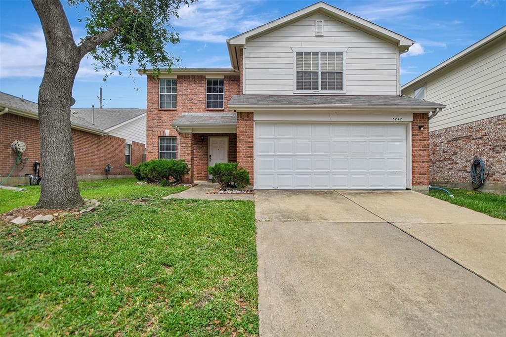 5747 Roehampton Ct