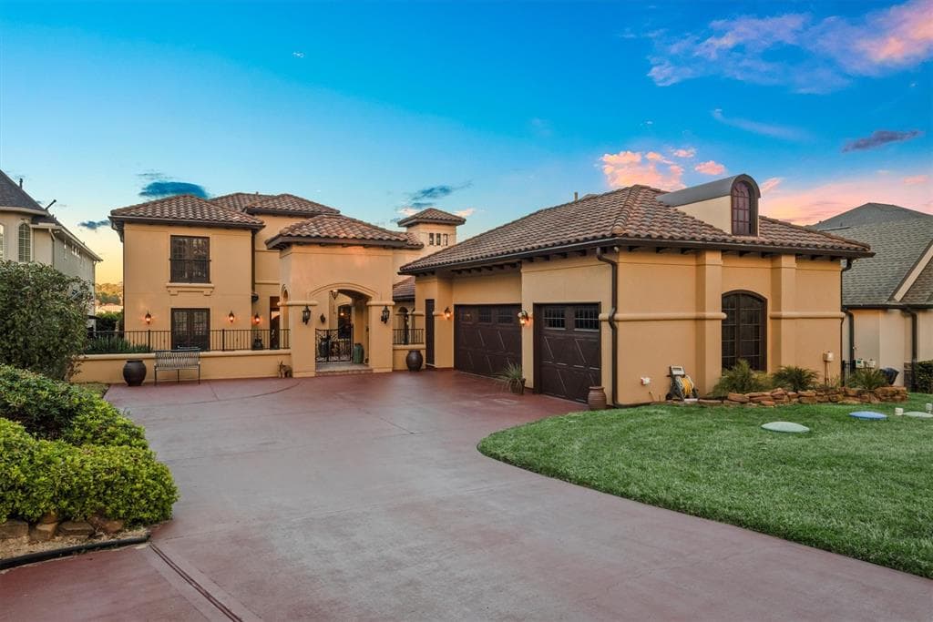 18683 W Cool Breeze Ln