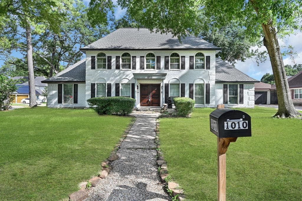 1010 Klamath Ln
