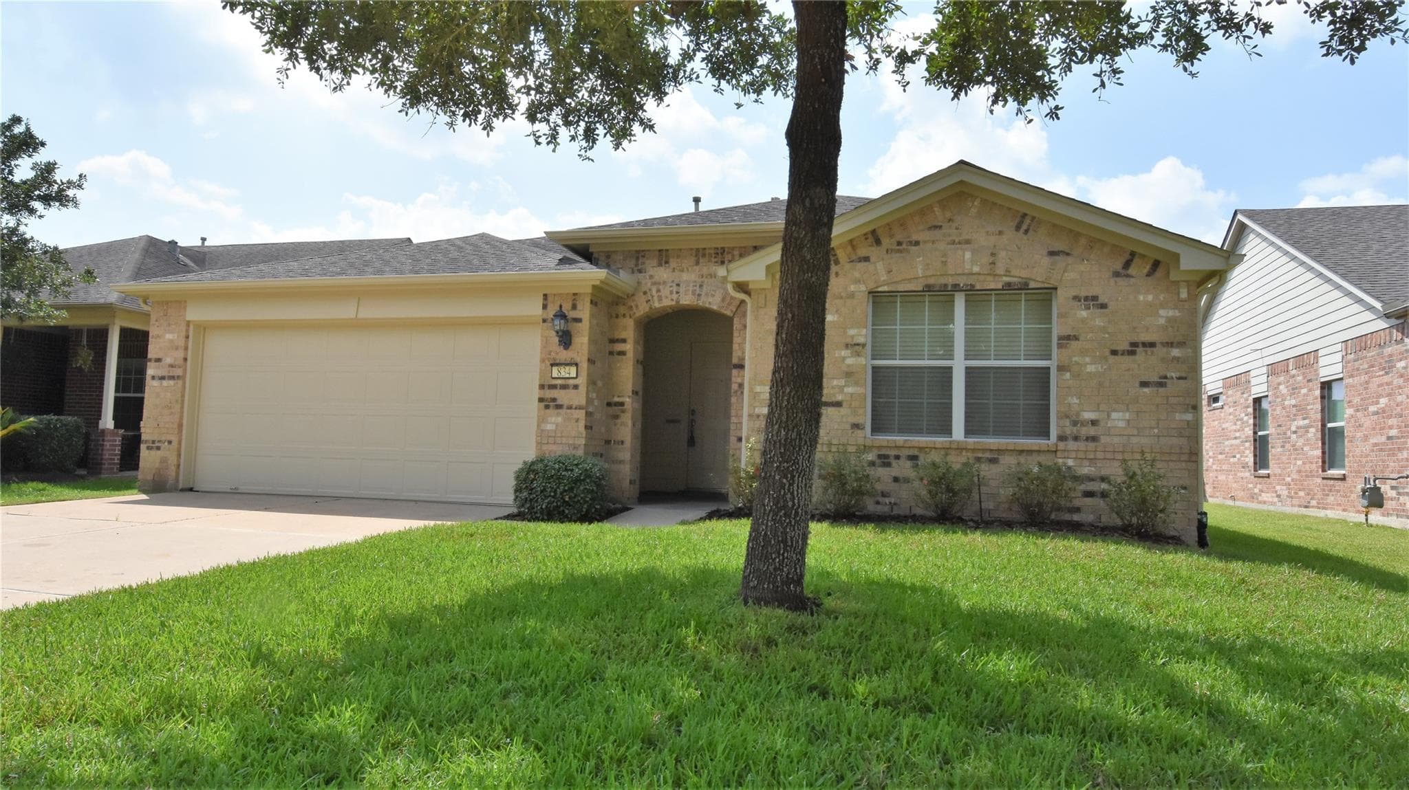 834 Honeysuckle Vine Dr