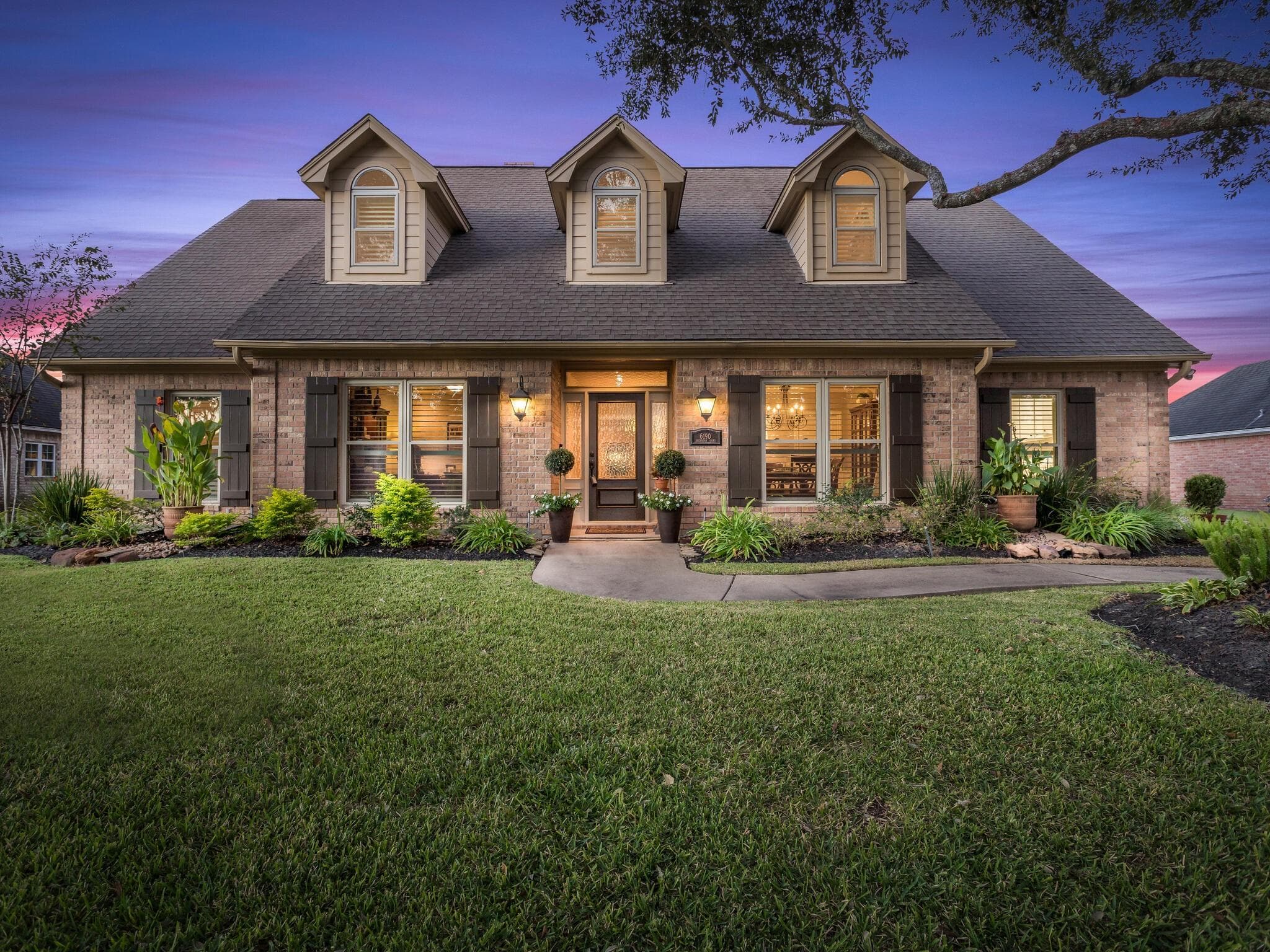 6190 Sheridan Oaks Dr