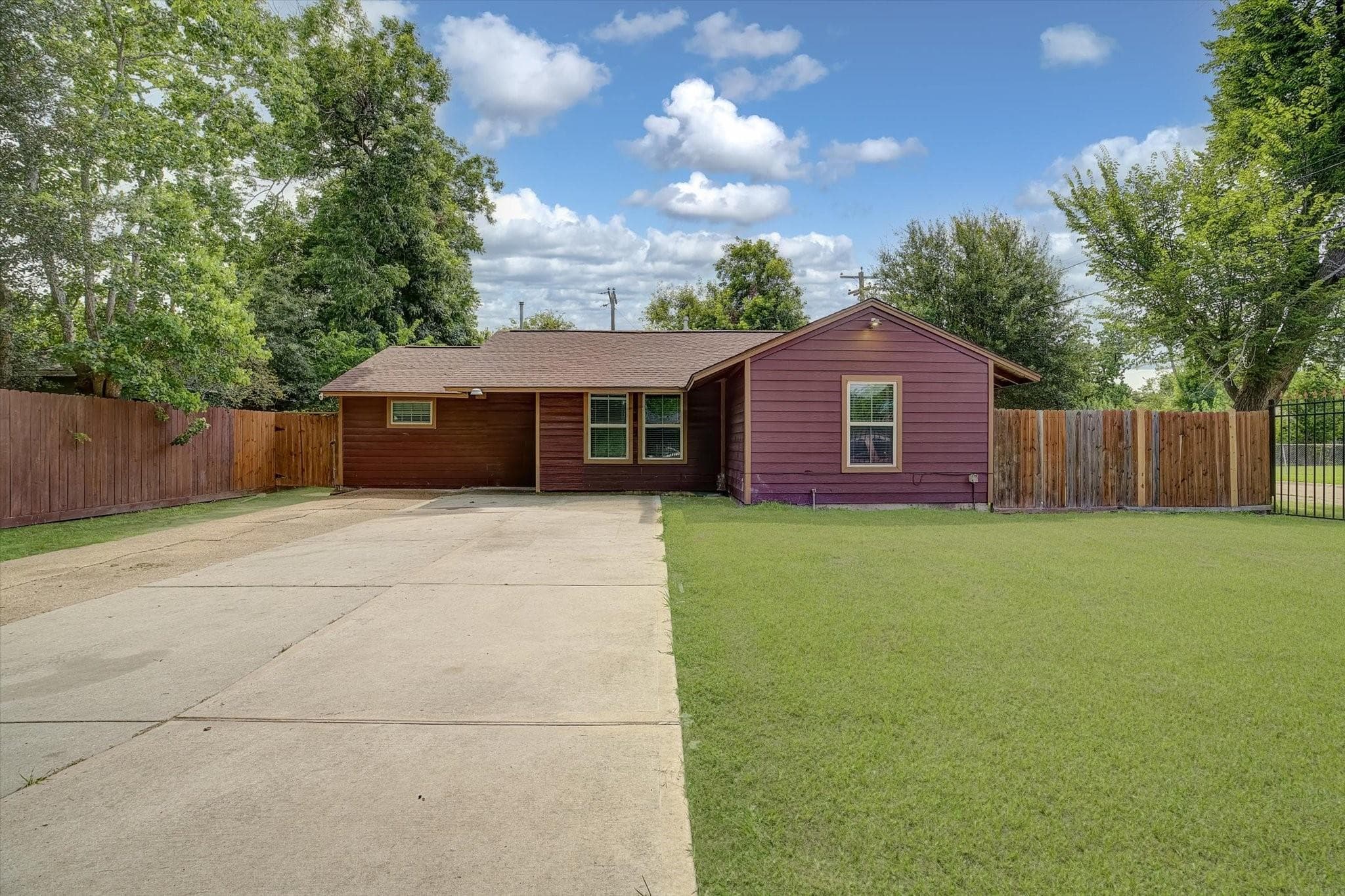 8159 Glenhollow Dr