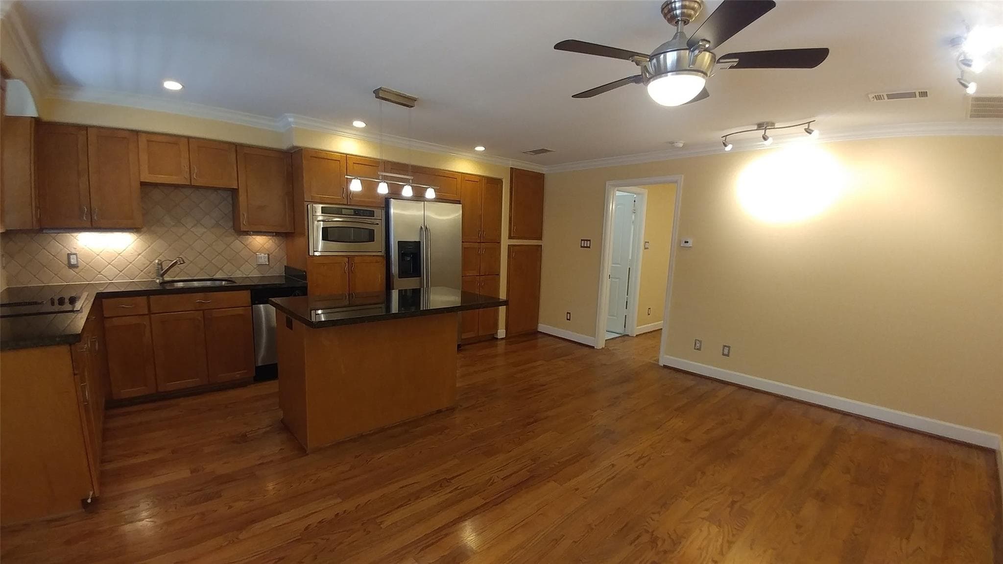 1447 Heights Blvd Apt 223