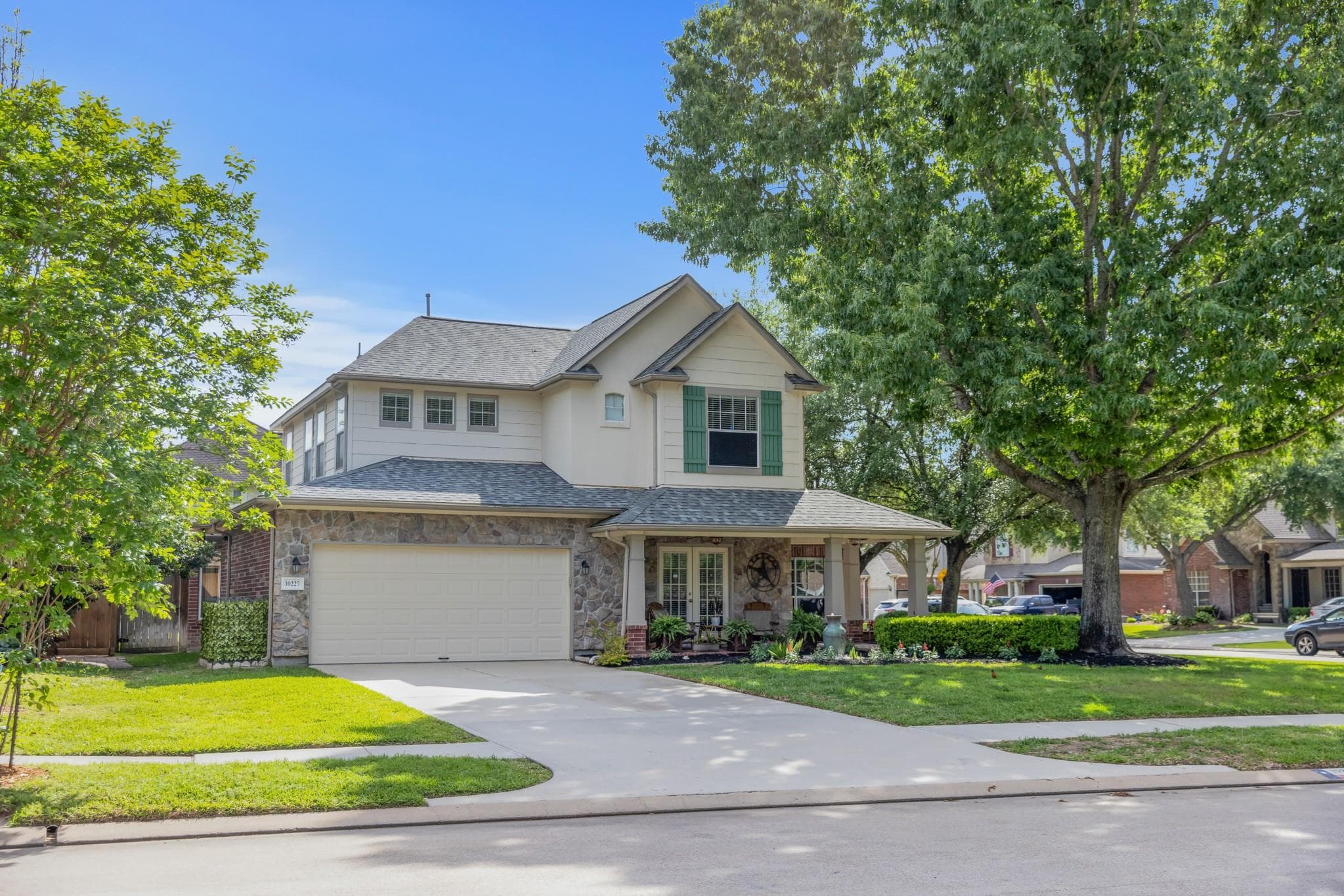 10227 Crescent Bluff Ln