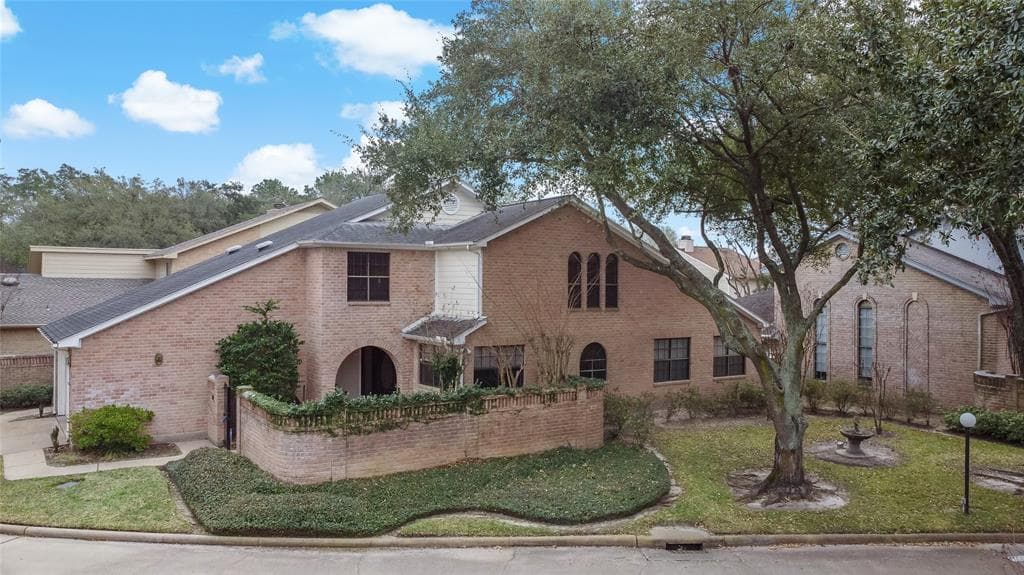 8105 Oakwood Pl
