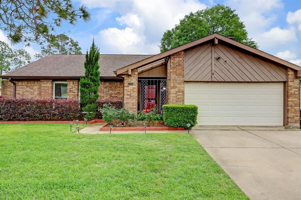 15706 Echo Hill Dr