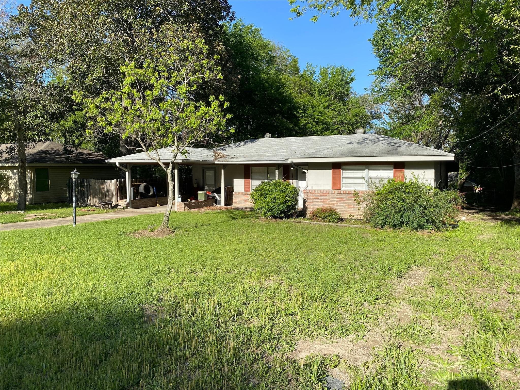 1015 Oak Dr