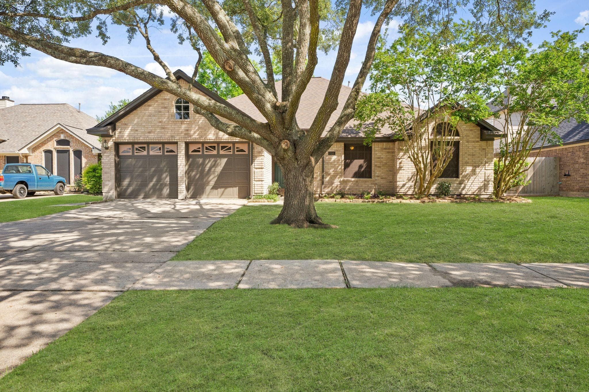 710 Lochnell Dr