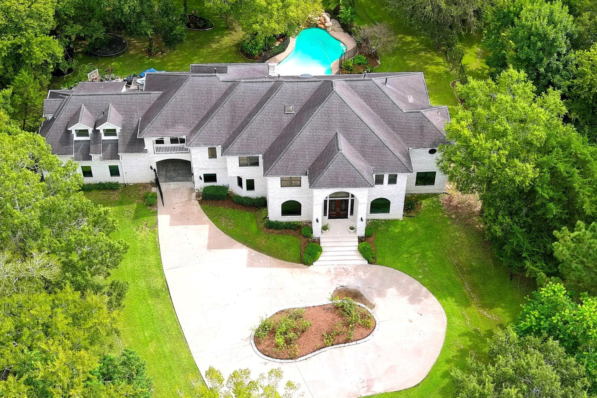 2403 Pine Dr
