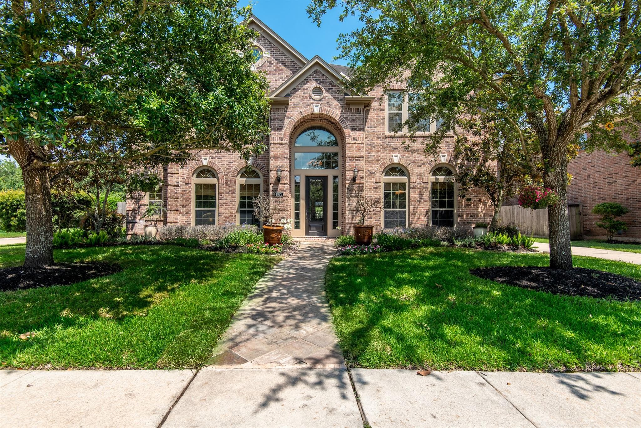 1823 Cambria Ln