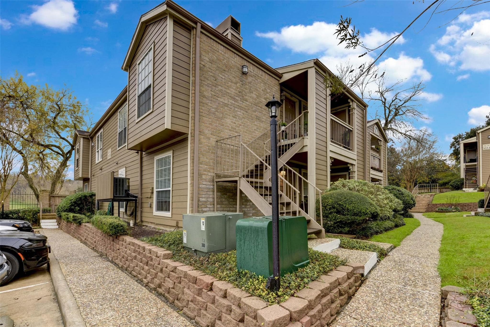 1880 White Oak Dr Apt 104