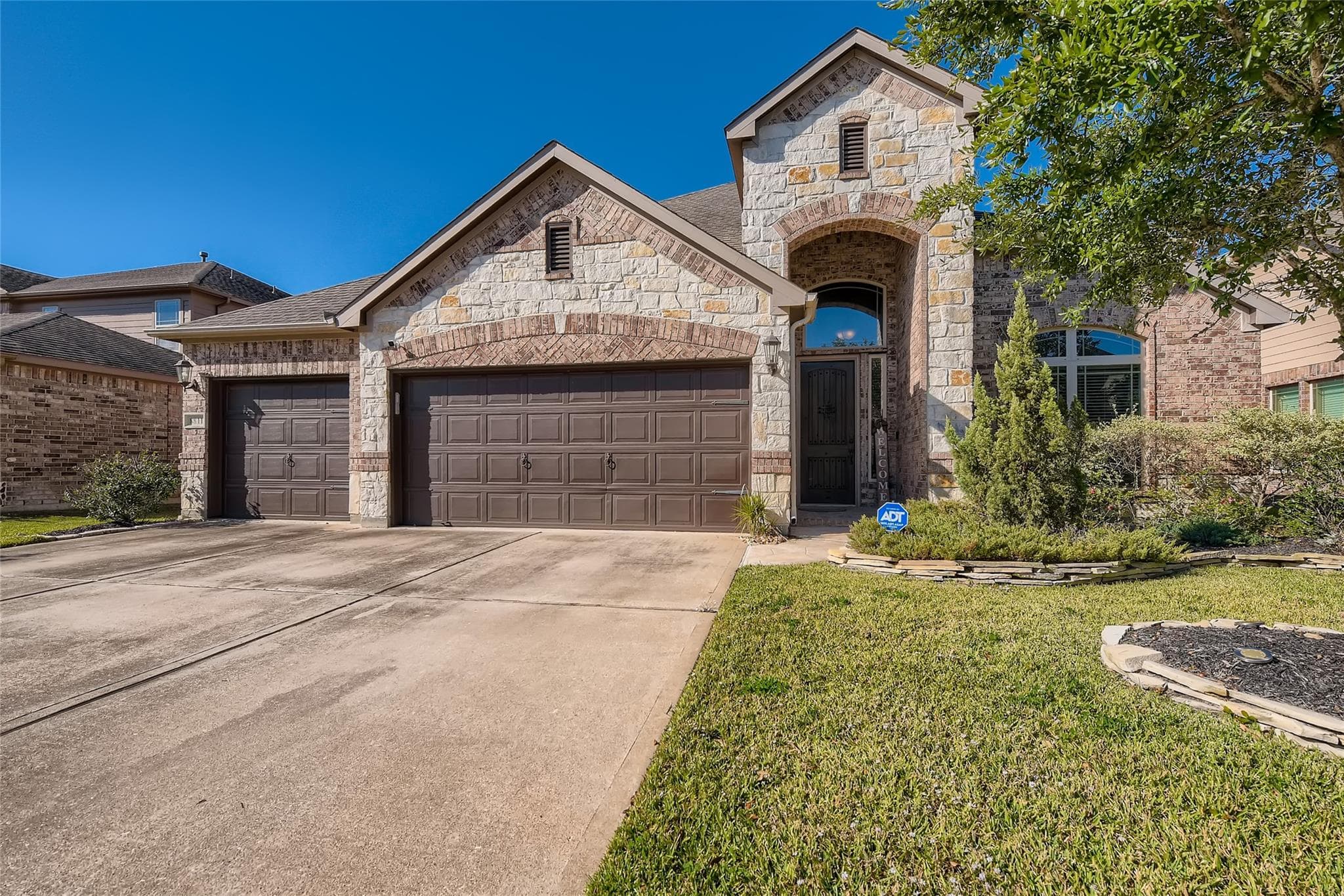 8811 Clemens Dr