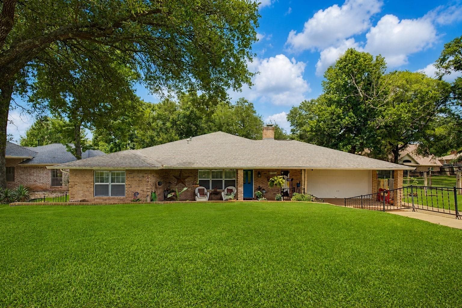 1450 Pleasant Valley Dr